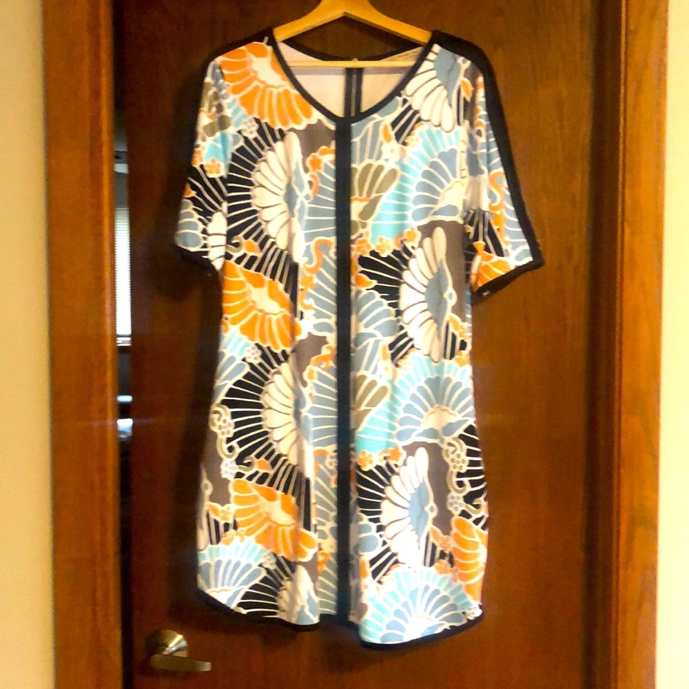 Funky dress with short sleeves and pockets!